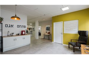 חלל עבודה בהרצליה אגם