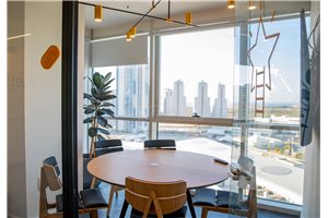 חדר ישיבות בדוגדר עיר ימים נתניה- Star