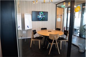 חדר ישיבות בדוגדר עיר ימים נתניה- פרח