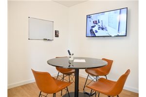 חדר ישיבות בUrban place jerusalem-Yaffo