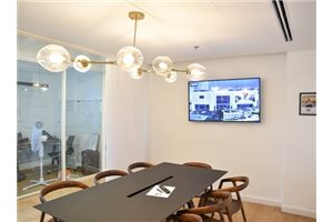 חדר ישיבות בUrban place jerusalem-King Georges