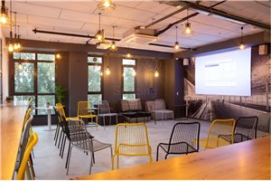 חדר ישיבות בEasy space- Easy Lounge