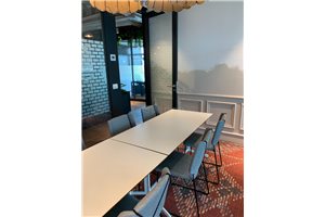 חדר ישיבות בBrain Embassy- Flea Market