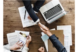 4 טיפים שיעזרו לאנשים הסובלים מחרדה חברתית להתמודד עם חלל עבודה משותף